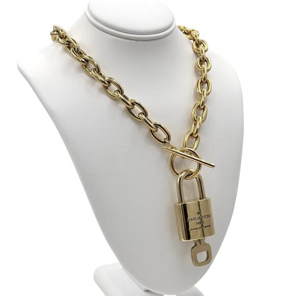 Authentic Louis Vuitton Lock & Key with Unbranded Gold Plated Toggle Necklace - Picture 6 of 10
